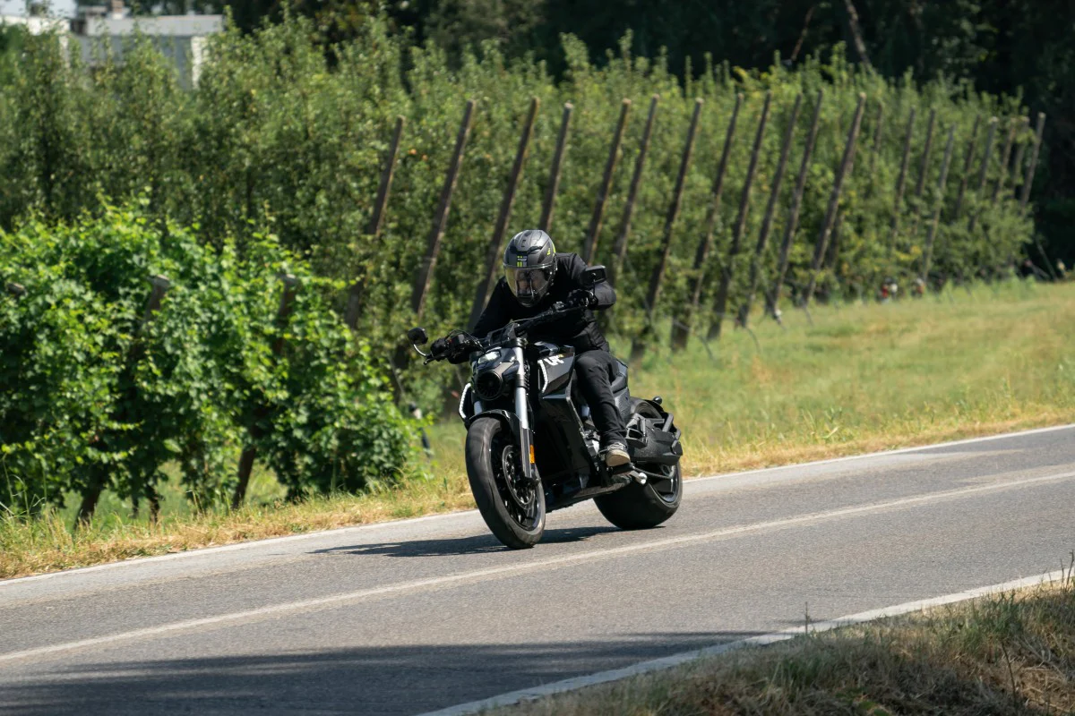 Benda Moto LFC700 2025 - Black - Image 11