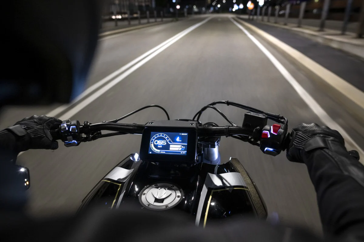 Benda Moto LFC700 2025 - Black - Image 13