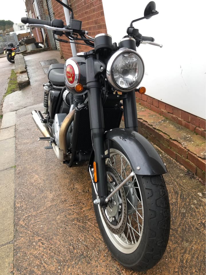 [EX DEMO] 2025 BSA Gold Star 650 Legacy Edition - Silver Sheen - Image 11